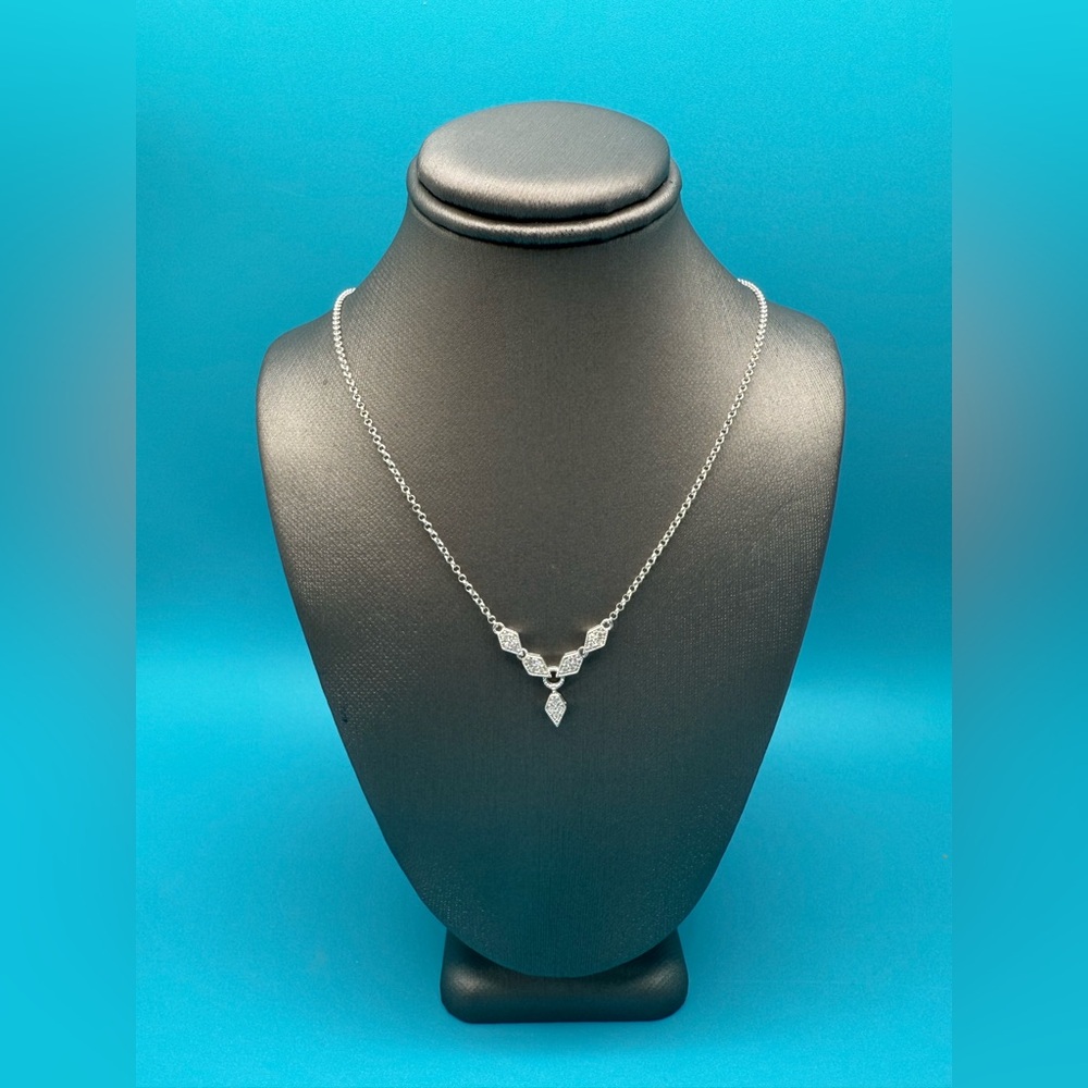 💫 Silver Necklace with Crystal Accents💫